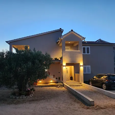Apartment Sime Pakostane